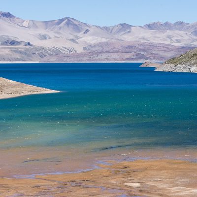 Laguna_del_Maule_(34468061635)